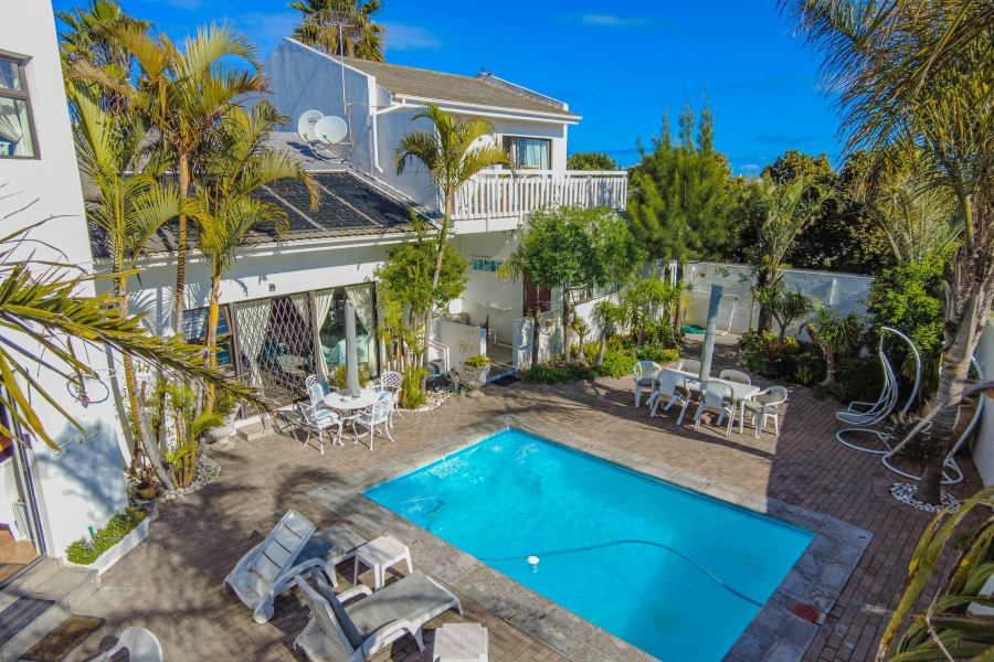 8 Bedroom Property for Sale in Country Club Western Cape